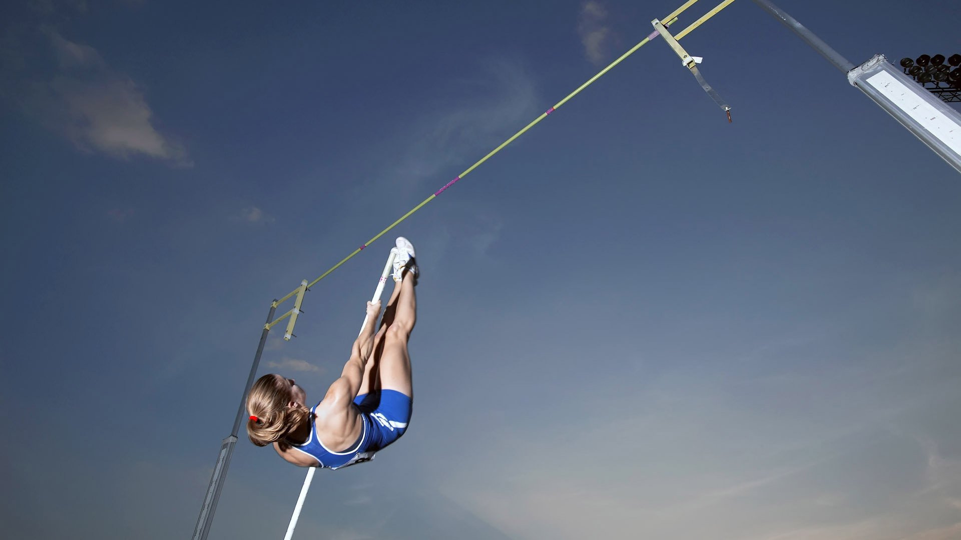 爱游戏赛事合作-海港梦幻开局5分钟连入两球，武磊防线漏洞百出引热议